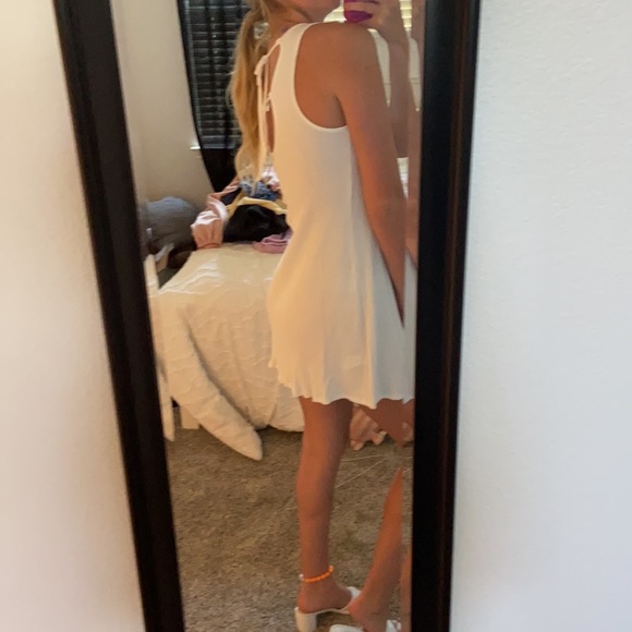 Cute white dress - Picture 2 of 4